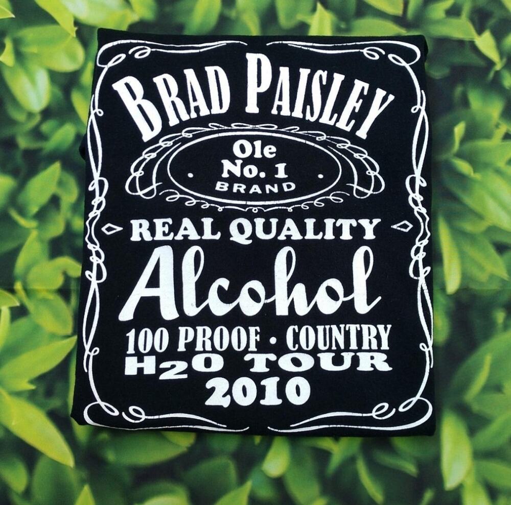 Brad Paisley H2O Tour 2010 T-shirt size Small